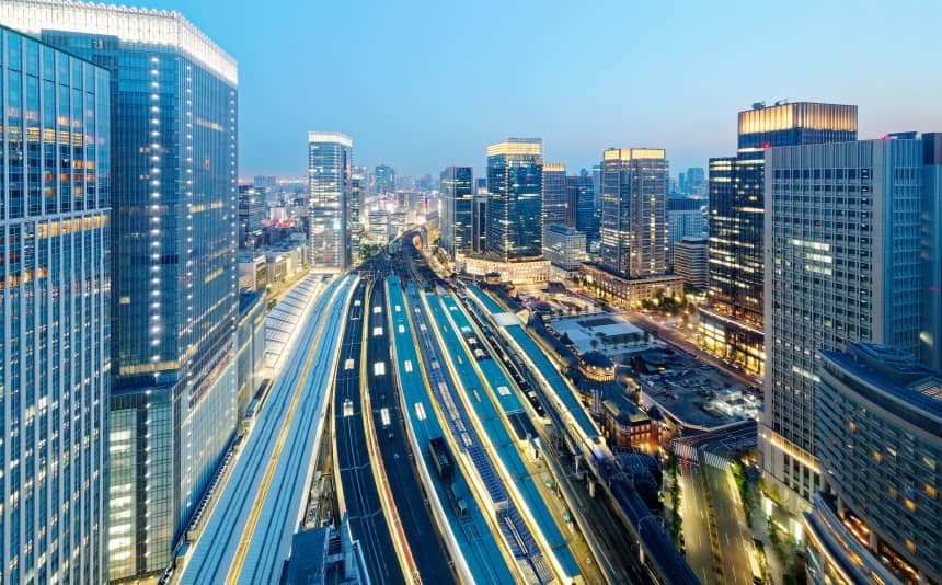 東京駅から徒歩3分の好立地で皆様をお待ちしております。